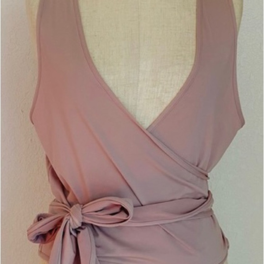 Lululemon Twist me up Crop Tank so 4